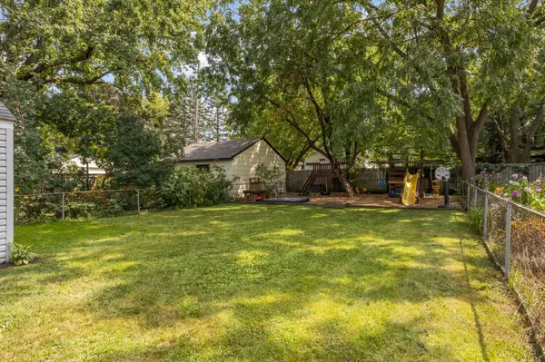 1404 Hubbard AVE, Saint Paul, MN 55104