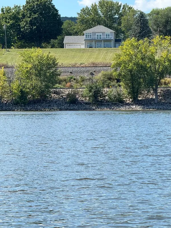 32297 Lakeview DR, Lake City, MN 55041