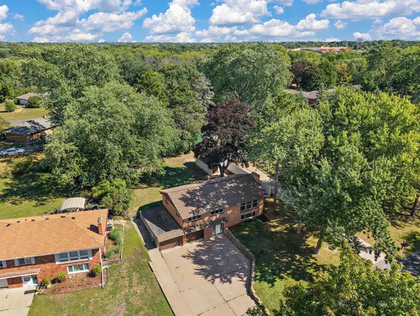 2624 Bittersweet LN, Maplewood, MN 55109