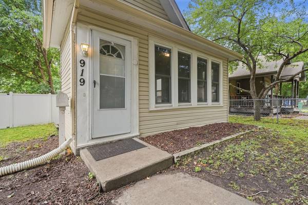 919 26th AVE SE, Minneapolis, MN 55414
