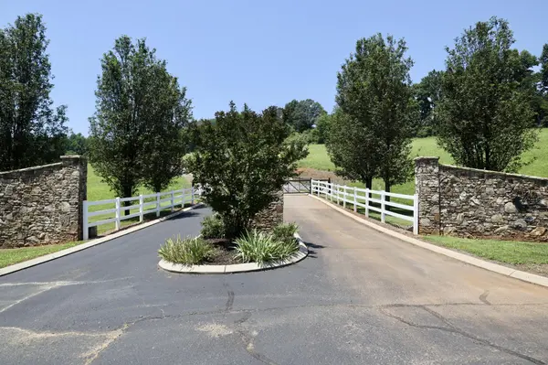 55 The Gates Drive, Decatur, TN 37322