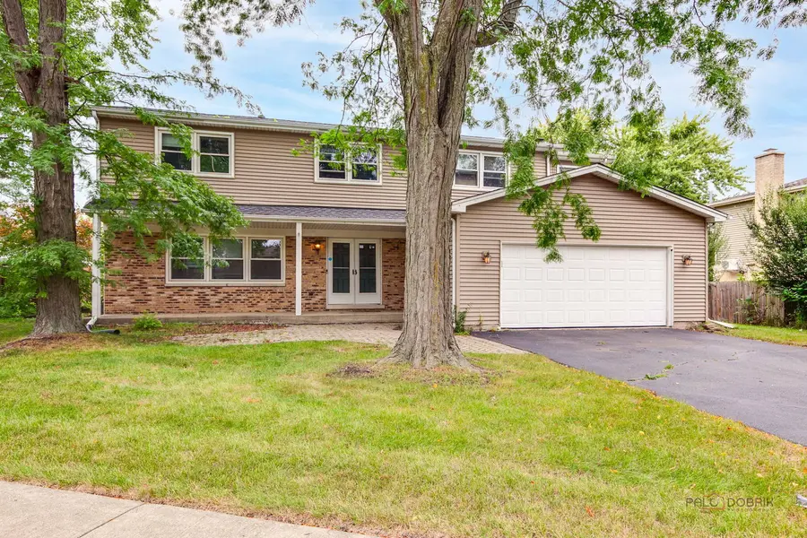 562 Applegate LN, Lake Zurich, IL 60047
