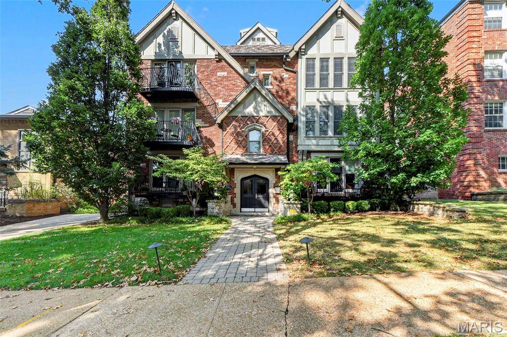 7527 Oxford DR #1E, Clayton, MO 63105