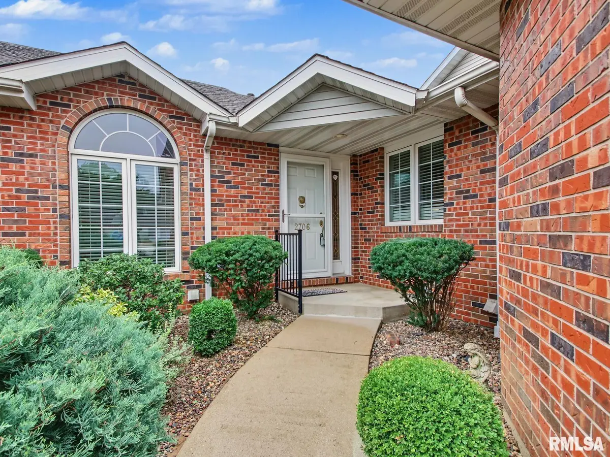 2706 NE Kings Point NE DR, Quincy, IL 62305