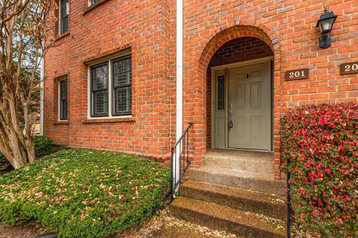 201 Westchase Dr, Nashville, TN 37205