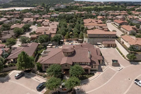 101 Rivalto CIR #2, Lakeway, TX 78734