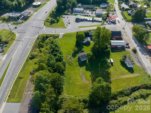5 Pensacola RD, Burnsville, NC 28714
