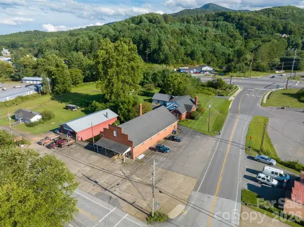 5 Pensacola RD, Burnsville, NC 28714