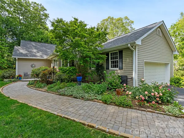15 Baird ALY, Asheville, NC 28804