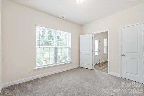 1043 Kalli DR, Matthews, NC 28104
