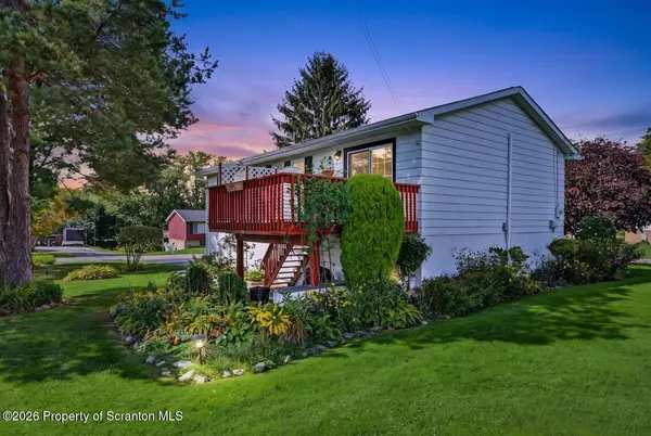 900 Oakwood DR, South Abington Twp, PA 18411