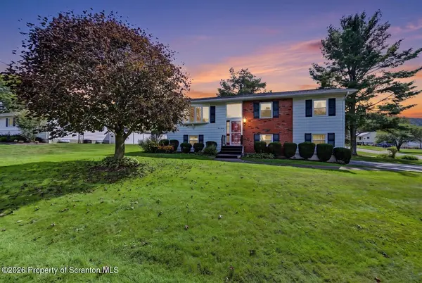 900 Oakwood DR, South Abington Twp, PA 18411