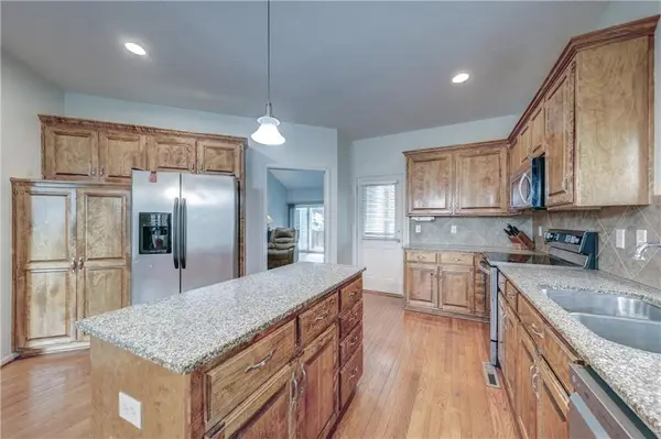 1516 NW Primrose LN, Blue Springs, MO 64015