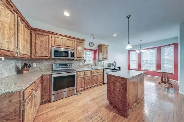 1516 NW Primrose LN, Blue Springs, MO 64015