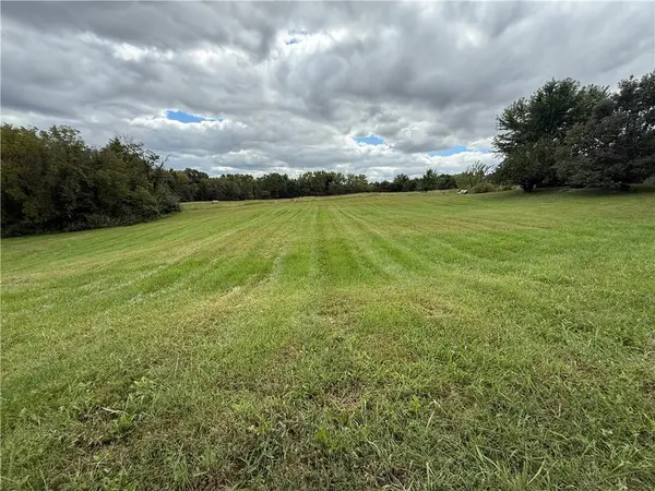 702 Oak ST, Pattonsburg, MO 64670