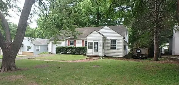 2305 W 73rd ST, Prairie Village, KS 66208