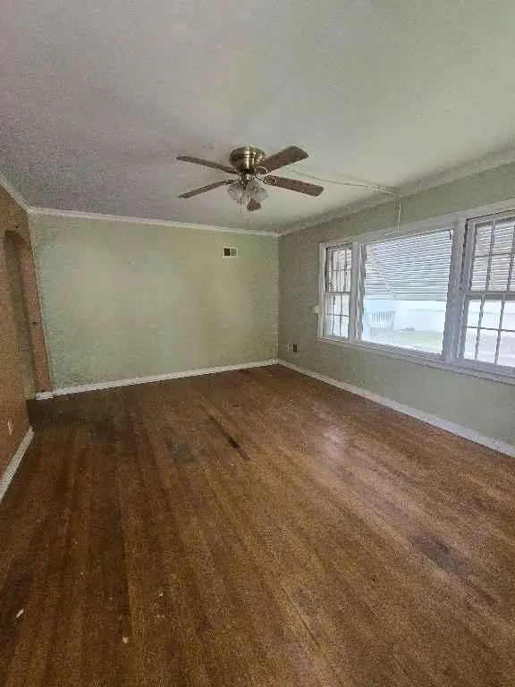 2305 W 73rd ST, Prairie Village, KS 66208