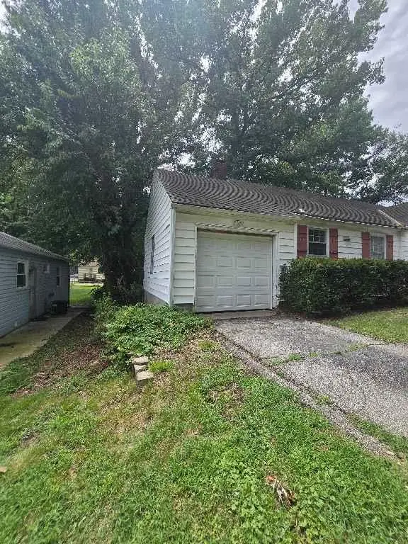 2305 W 73rd ST, Prairie Village, KS 66208