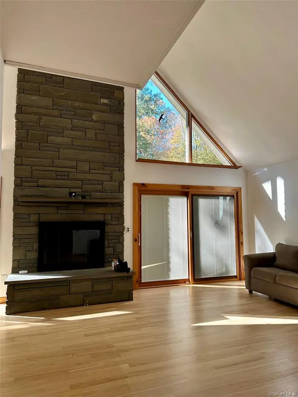 21 Cramer RD, Rhinebeck, NY 12572