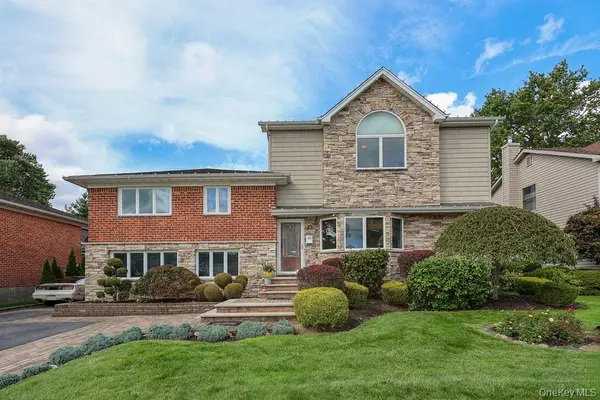 21 Kathleen, Syosset, NY 11791