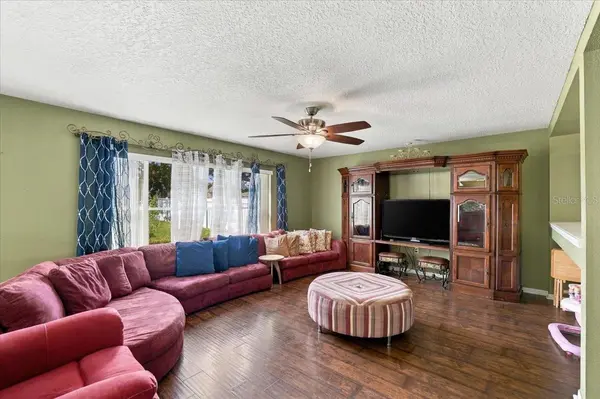 7517 HUNTERS GREENE CIR, Lakeland, FL 33810