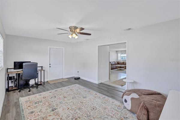3672 SEAROBIN DR SE, St Petersburg, FL, 33705 photo 17