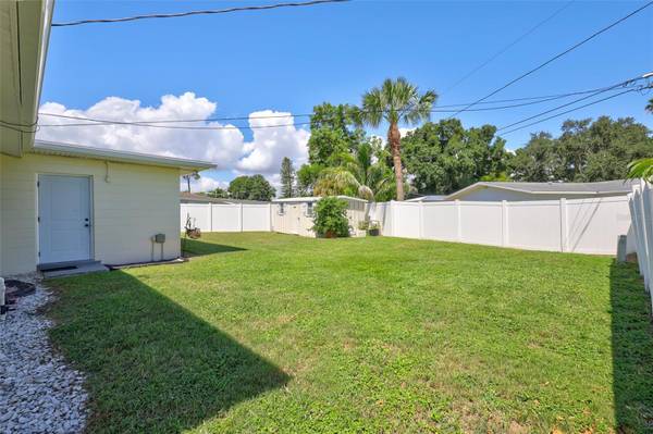 3672 SEAROBIN DR SE, St Petersburg, FL, 33705 photo 40