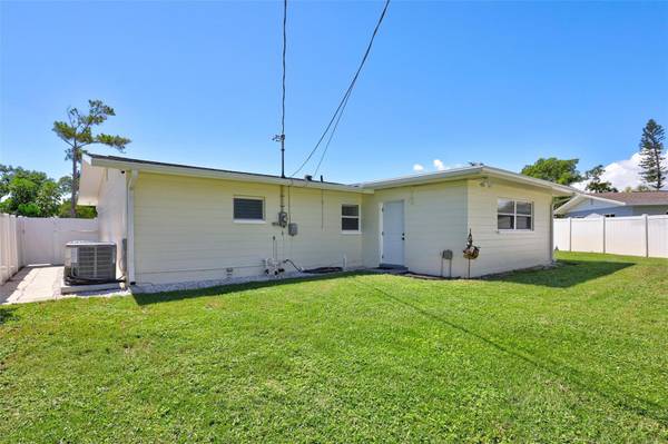 3672 SEAROBIN DR SE, St Petersburg, FL, 33705 photo 35