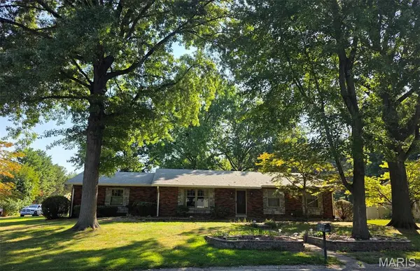 1240 Gloucester DR, Edwardsville, IL 62025