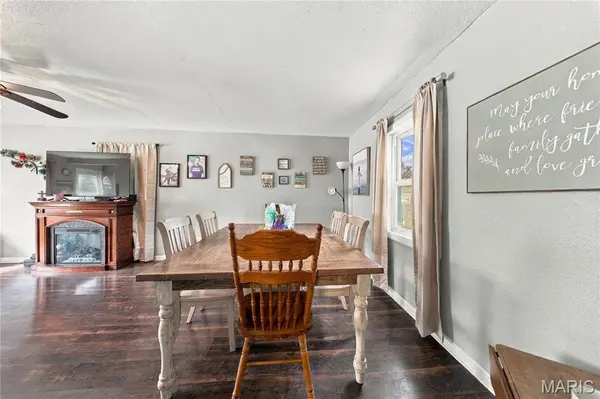 203 N Ellen ST, Dixon, MO 65459