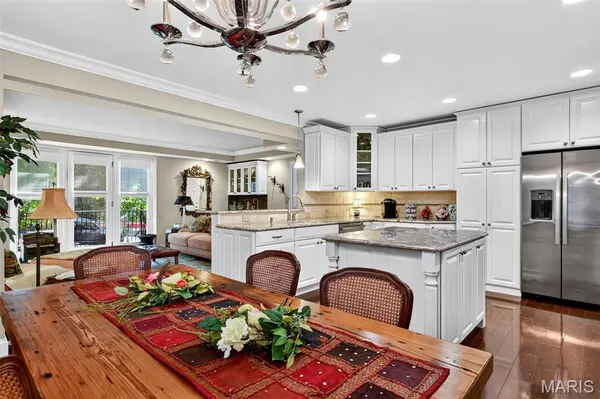7527 Oxford DR #1E, Clayton, MO 63105