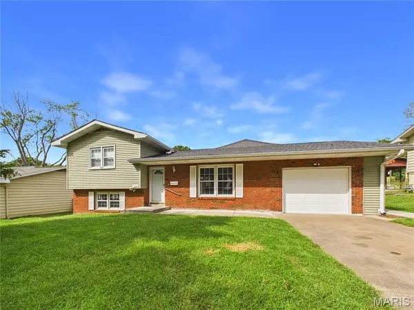 1304 1st St, Scott City, MO 63780
