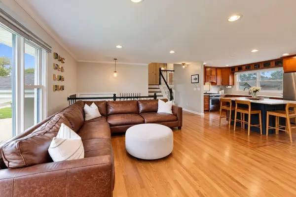 307 N Marcella RD, Mount Prospect, IL 60056