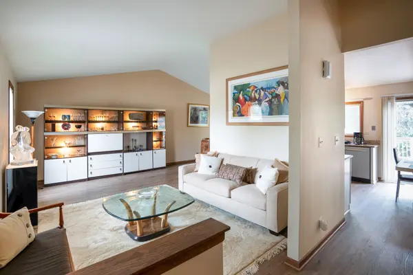 1100 Gail DR, Buffalo Grove, IL 60089