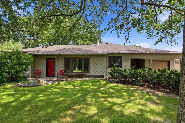 3306 Midway DR, Waterloo, IA 50701
