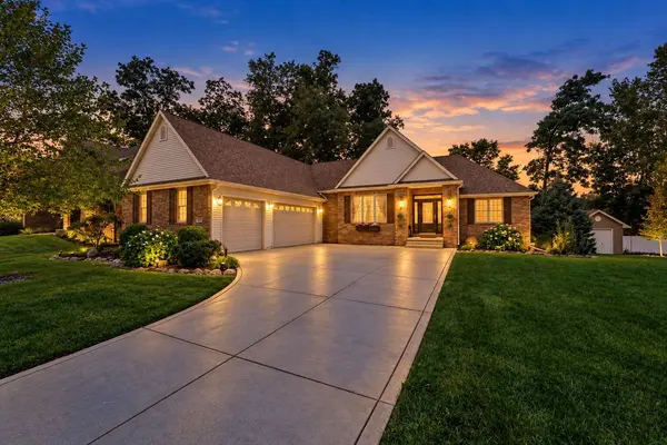 29 Woodruft DR, Valparaiso, IN 46385