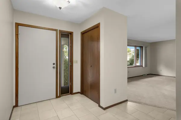 5220 Cottonwood LN N, Plymouth, MN 55442