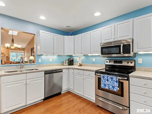 2706 NE Kings Point NE DR, Quincy, IL 62305