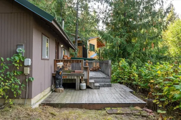 4106 Tamarack Beach Rd, Loon Lake, WA 99148