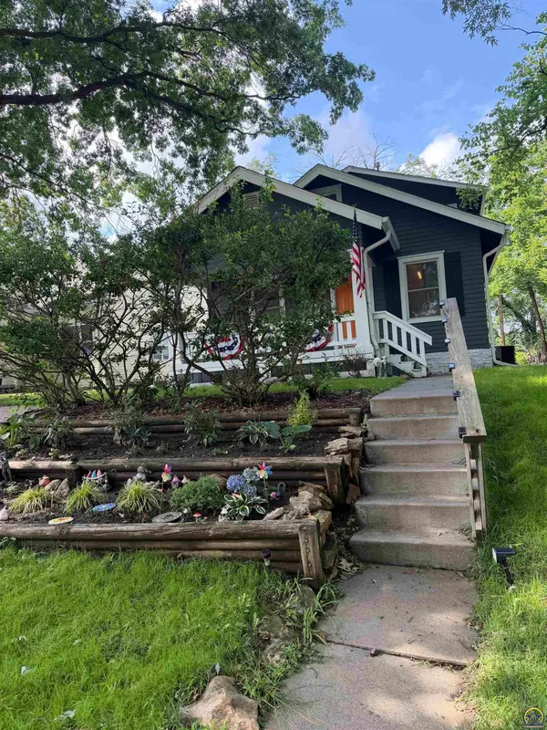 1306 NW Grove AVE, Topeka, KS 66606