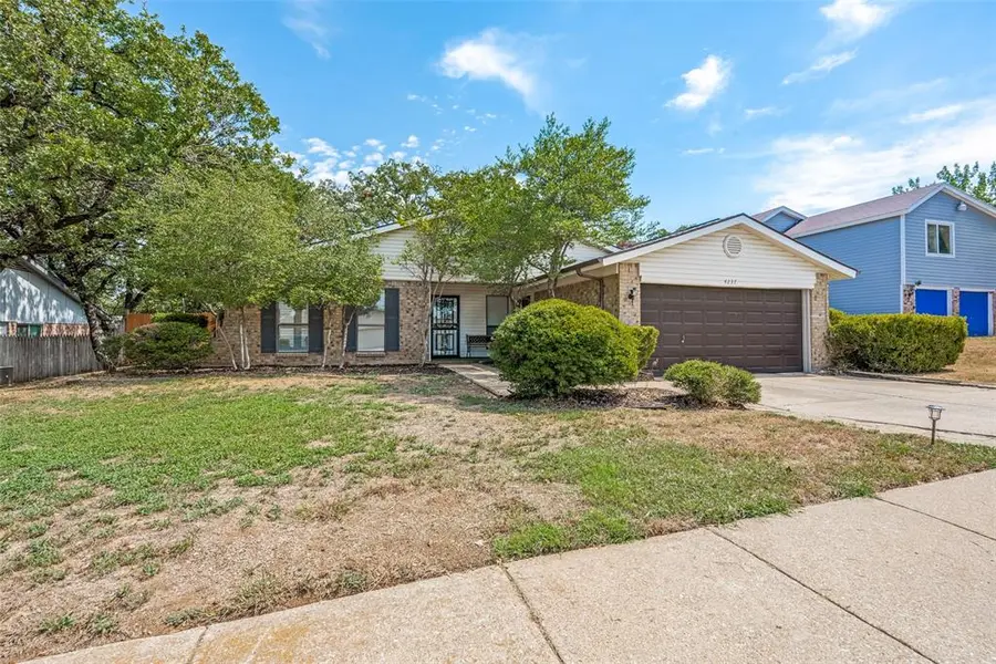 4237 Glen Springs Drive, Arlington, TX 76016