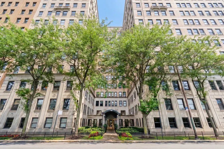 3520 N Lake Shore DR #7J, Chicago, IL 60657