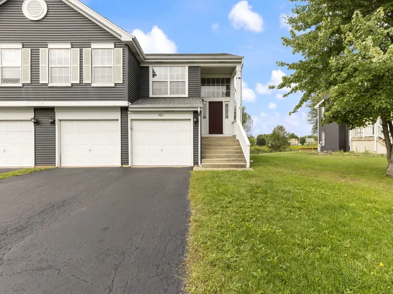402 Gloria LN, Oswego, IL 60543