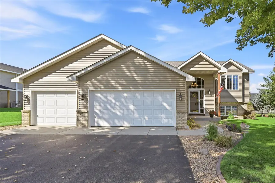 952 S Chestnut ST, Belle Plaine, MN 56011