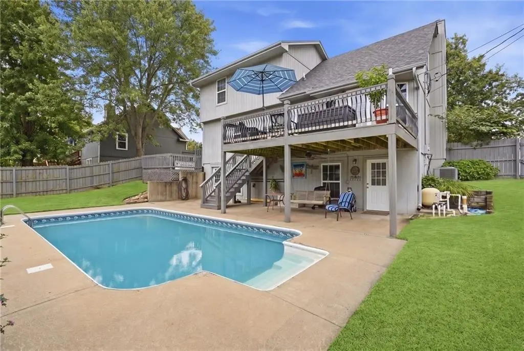 301 Andrea LN, Harrisonville, MO 64701