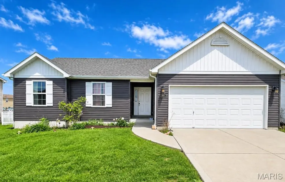 831 Warrior Ridge DR, Warrenton, MO 63383