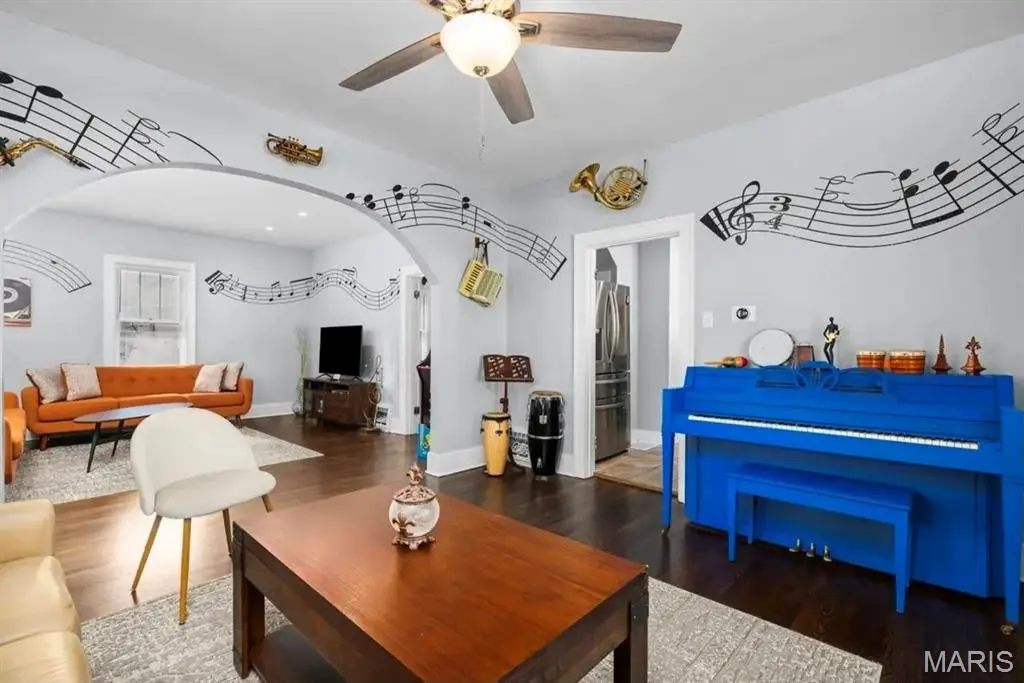 1219 S Main ST, St Charles, MO 63301