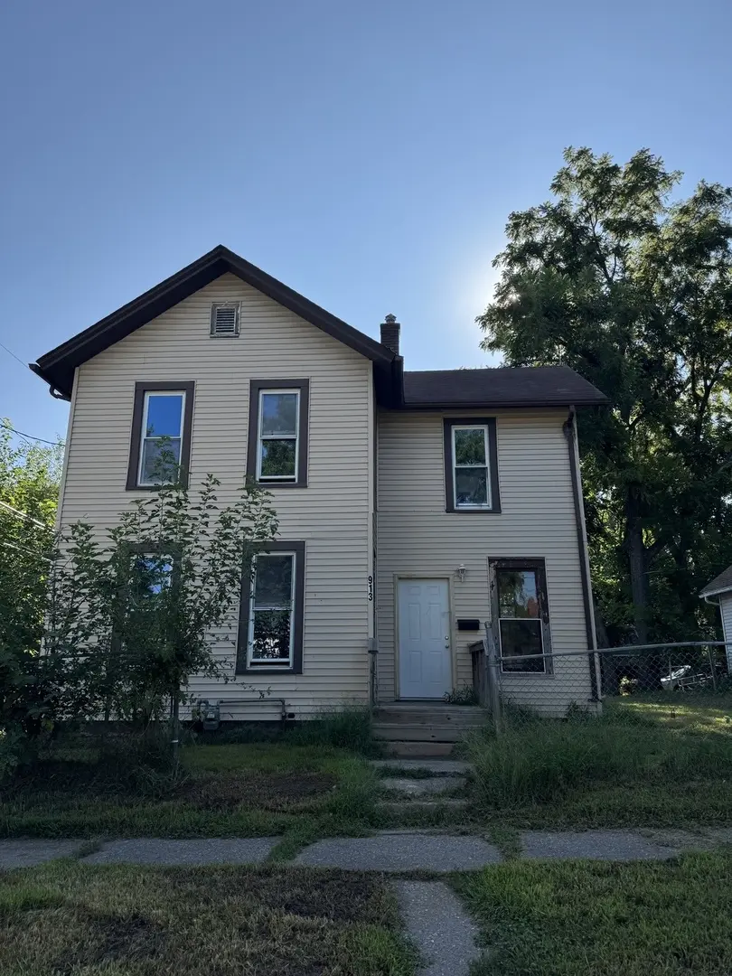 913 VINE ST, Davenport, IA 52804