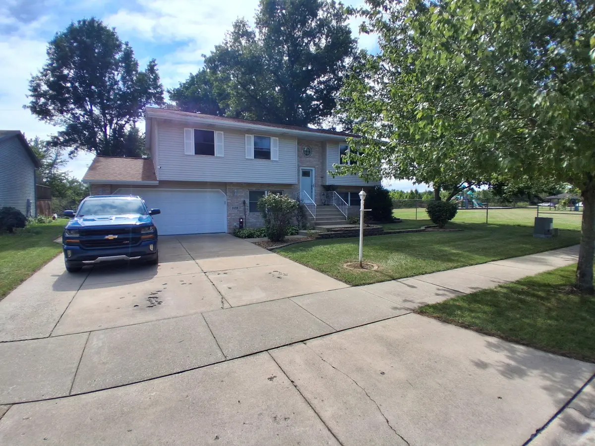 809 Capitol DR, Hobart, IN 46342