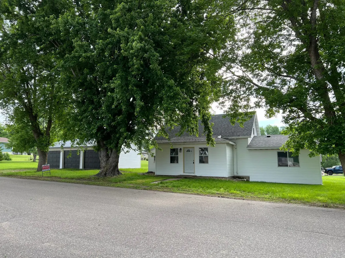 201 S Nelson ST, Cyrus, MN 56381